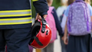 Kilometr węży i ewakuacja szkoły. Ćwiczenia strażaków w Nizinach
