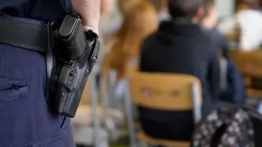Reguła 4U w szkołach powiatu przemyskiego. Policjanci szkolili rodziny