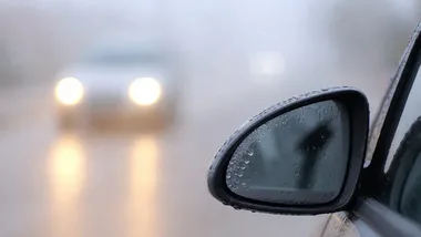 Gęsta mgła ograniczy widoczność na Podkarpaciu. Alert obejmuje Krosno i pięć powiatów