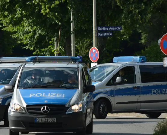 Policjanci z Katowic na ratunek kobiecie przy dworcu w Przemyślu