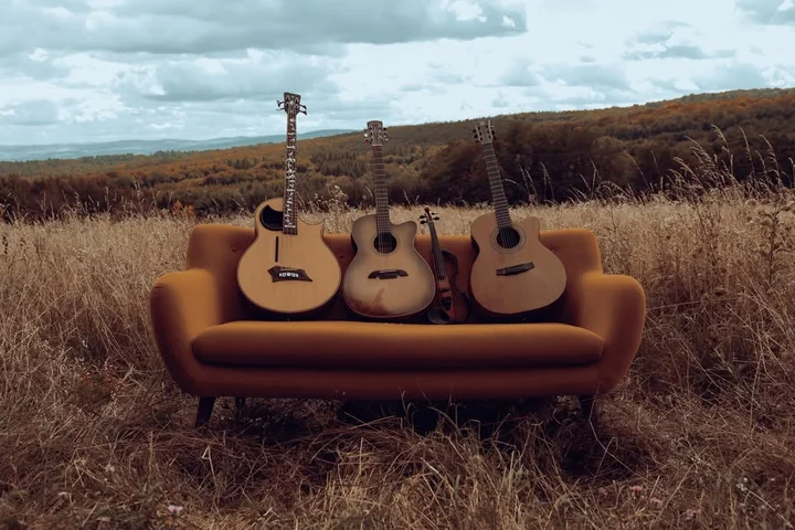 Grafika promocyjna wydarzenia Dwie Drogi — koncert promujący płytę „Między wodą a górami” w Przemyślu