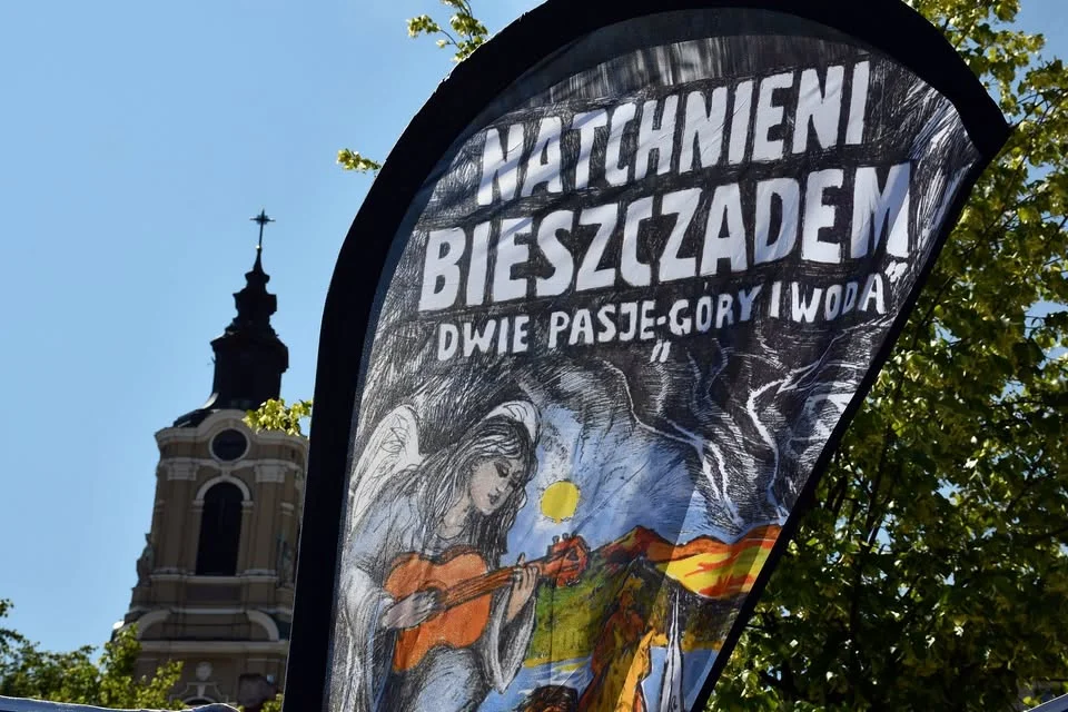 Grafika promocyjna wydarzenia Festiwal Natchnieni Bieszczadem w Przemyślu. V Dzień Bieszczadzki „Przystanek Przemyśl”