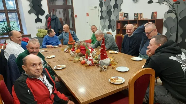 Jesień, pamięć i łamigłówki. Seniorzy wrócili do przemyskiej biblioteki