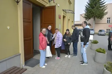 Muzyka w bibliotece - jak muzyczny quiz rozruszał uczestników WTZ w Przemyślu