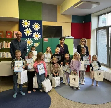 Zimowe literackie bingo w Przemyślu zebrało małych czytelników i Jacka Łapińskiego