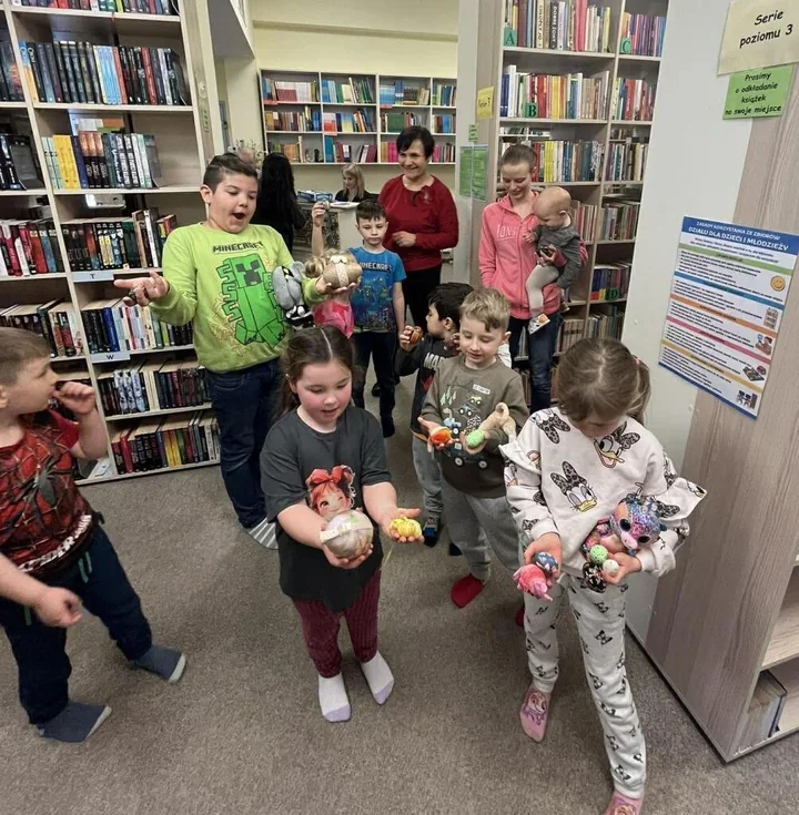 Pisanki, zajączki i kamishibai - tak Przemyśl budził wiosnę w bibliotece