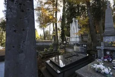 Przy przemyskich cmentarzach zmieni się ruch. Część ulic będzie zamknięta