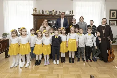 Wielkanocne wizyty zamieniły przemyski magistrat w miejsce pełne dziecięcej radości