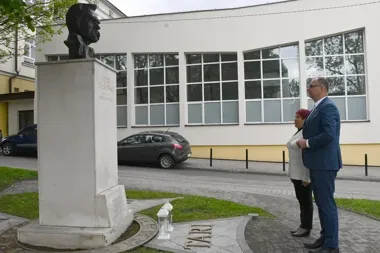Przemyśl pamięta o Piłsudskim. Kwiaty złożono przy miejskim pomniku