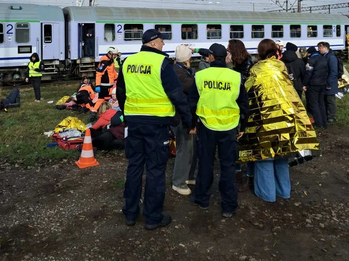 Pociąg pasażerski na peronie. Służby ćwiczyły reakcję na zagrożenie w Medyce