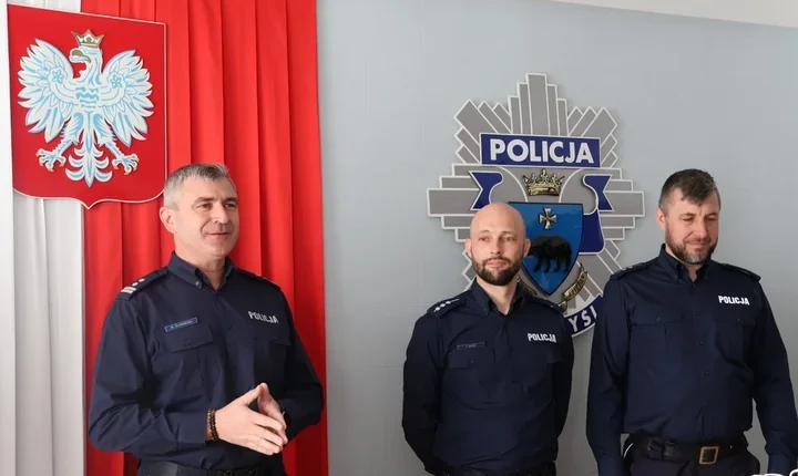 Kwiaty i upominki w Komendzie - Dzień Kobiet świętowały policjantki