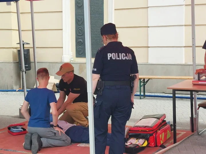 Przemyscy policjanci pokazali, jak w kilka minut ratować życie