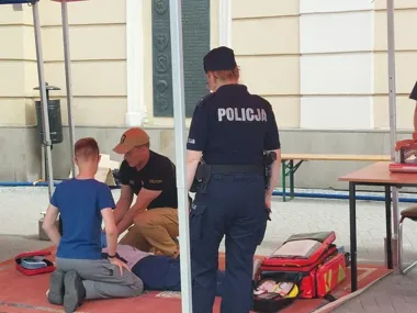 Przemyscy policjanci pokazali, jak w kilka minut ratować życie