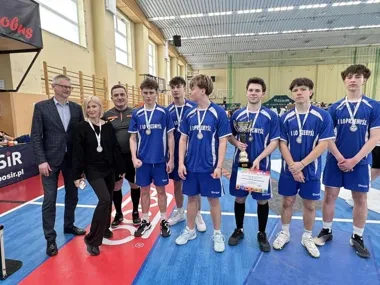 Sanoccy uczniowie zabrali puchar z przemyskiego finału unihokeja