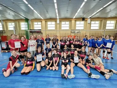 Szkoła Podstawowa nr 15 wygrała siatkarskie Igrzyska Dzieci na hali POSiR