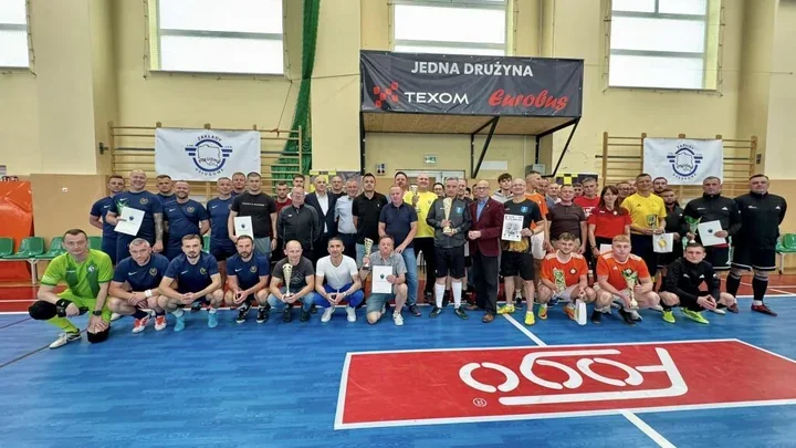 Zakład Karny Przemyśl triumfuje w XXII Turnieju Służb Mundurowych. Puchar Prezydenta zdobyty po zaciętej walce