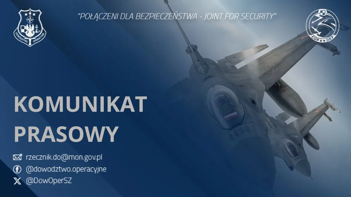 Dwa myśliwce F-16 w locie, widziane z przodu, na tle nieba, z grafiką prasową Dowództwa Operacyjnego.