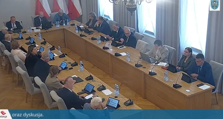 Na drogi powiatu trafi 2,64 mln zł. W Ujkowicach powstanie projekt chodnika