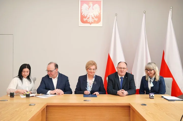 Powiat dołożył pieniądze do dróg – w Orłach, Dubiecku i Łuczycach ruszą kolejne prace