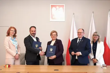 Nowy chodnik i zatoka autobusowa ruszą przy jednej drodze powiatowej