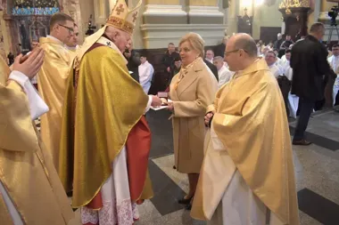 W archikatedrze wyróżniono starostę medalem za lata wsparcia dla Kościoła