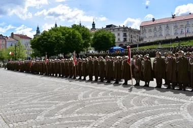 Podhalańczycy świętowali w Przemyślu. Rynek zapełnił się mundurami