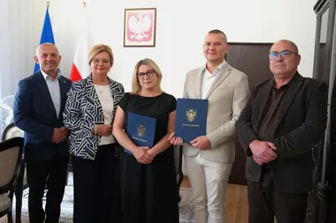 Dwoje nauczycieli z powiatu przemyskiego odebrało akty awansu