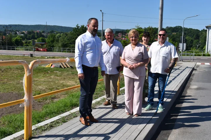 W Kuńkowcach powstaje nowy chodnik. Dojdzie też interaktywne przejście
