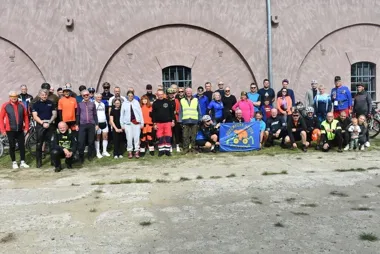 49 osób na rowerach. UROrajd zakończył trasę przy forcie